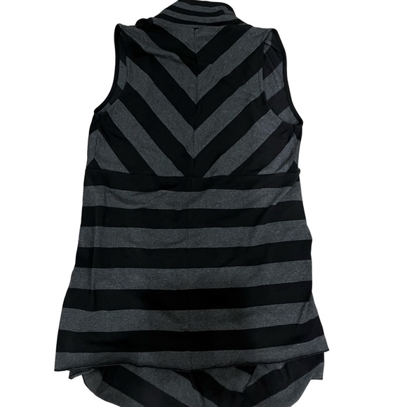 Sleeveless Open Front Cardigan - Picture 2 of 3